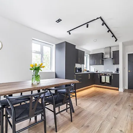 Arte Stays - Serviced Apartments For Leisure And Business - Private Parking - 12 Minutes Walking From Wembley Stadium